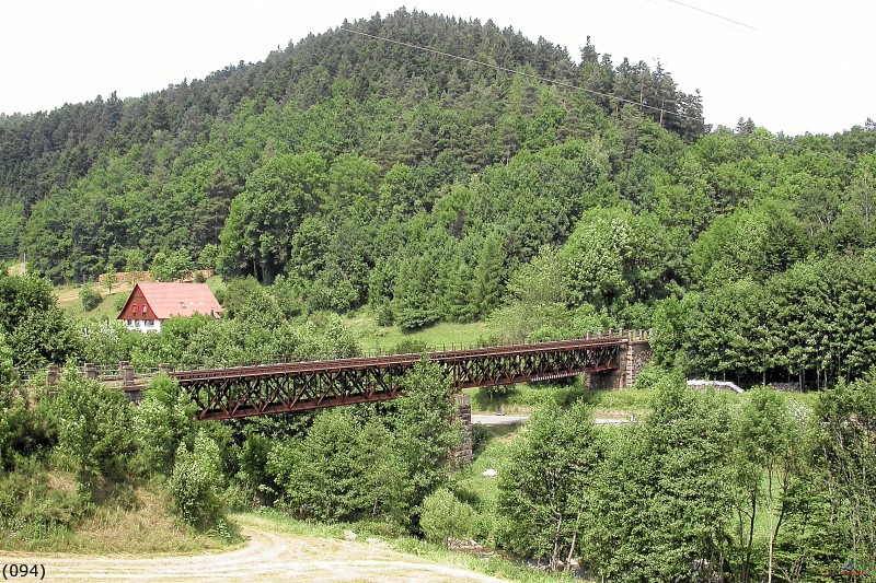 Bahn 094.jpg - Die Kinzigbrücke am Stocktunnel der Kinzigtalbahn von Hausach nach Freudenstadt.
